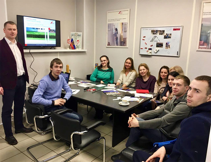 С уверенностью к успеху: «РОТО ФРАНК» и «Оконная Столица» на дилерском семинаре 