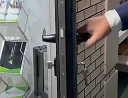 Стильная и крепкая дверь с замком AS 2750 KFV: опыт компании «Динал»