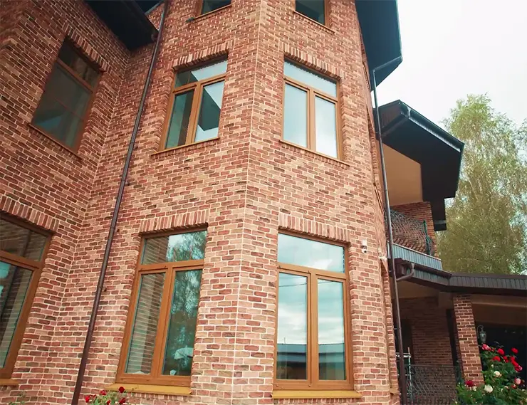 Остекление с акцентом на вид: дом у озера