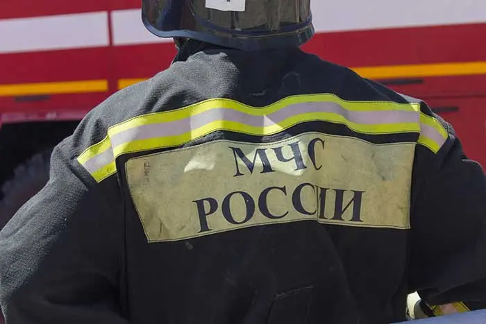 Пожар на площади 1000 кв. м произошел на производстве пластиковых окон под Петербургом 