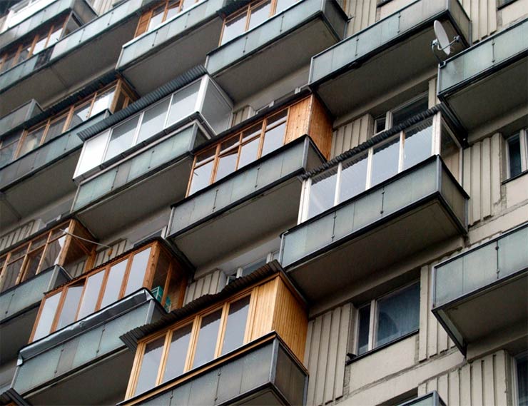 В Петербурге снова меняют закон об остеклении балконов