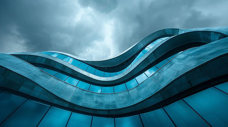 В Челябинске запустили первое в России производство сверхбольших гнутых стеклопакетов длиной 12 метров