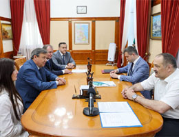Глава Дагестана встретился с председателем Совета директоров АО «Салаватстекло»