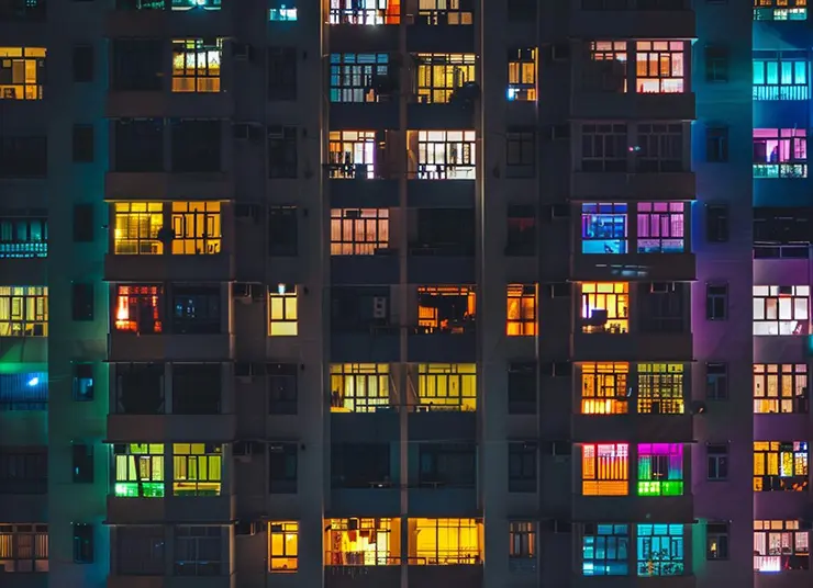 Почти половина россиян готовы купить квартиру с цветными окнами