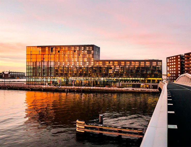 Фурнитура класса «комфорт» Roto Patio Life для отеля с нейтральным энергопотреблением