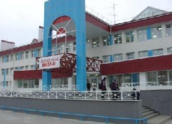 СК начал проверку по факту ЧП с падением окна на учениц в сургутской школе
