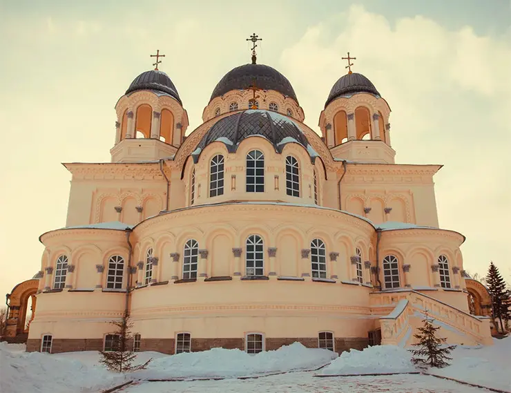 Исторические окна вернут Крестовоздвиженскому собору в Свердловской области 