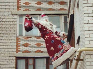 В Казахстане запрещено проводить новогодние ёлки в зданиях с решетками на окнах
