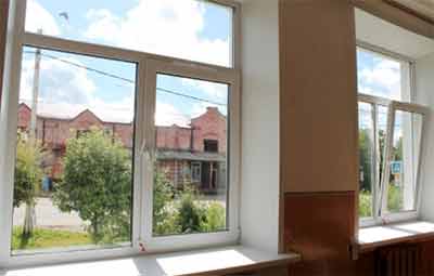 В 25 школах Тверской области установят новые пластиковые окна
