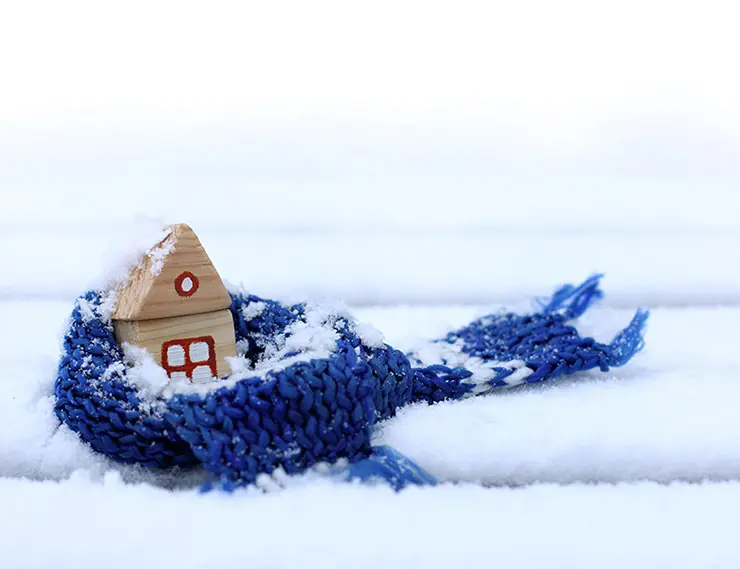 Эксперт посоветовал для экономии строить загородный дом зимой