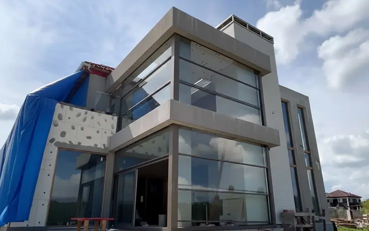 RALUMA: безрамное остекление лифт для террас и веранд частных домов — эстетика, технологии и климат под контролем