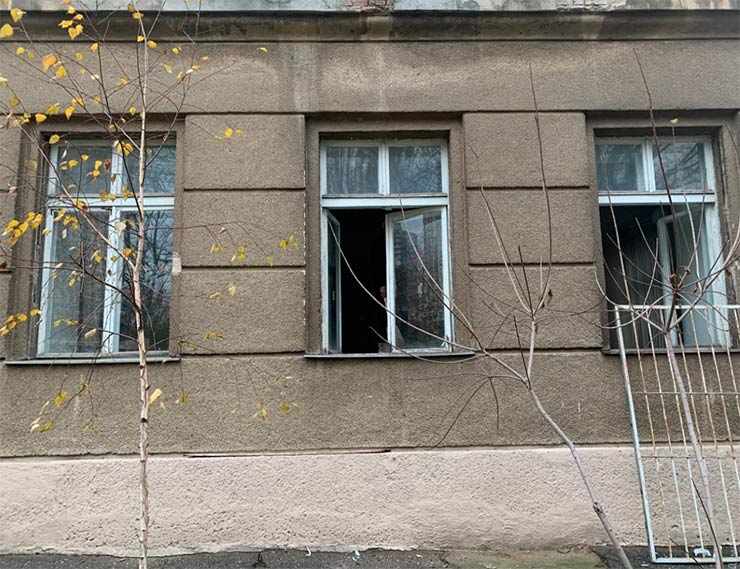 В Одессе после пожара в колледже с окон учебных заведений начали снимать решетки