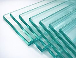 Отличия триплекса от закаленного стекла: практический разбор для оконного рынка