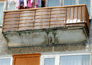 Как в Латвии борются с аварийными балконами
