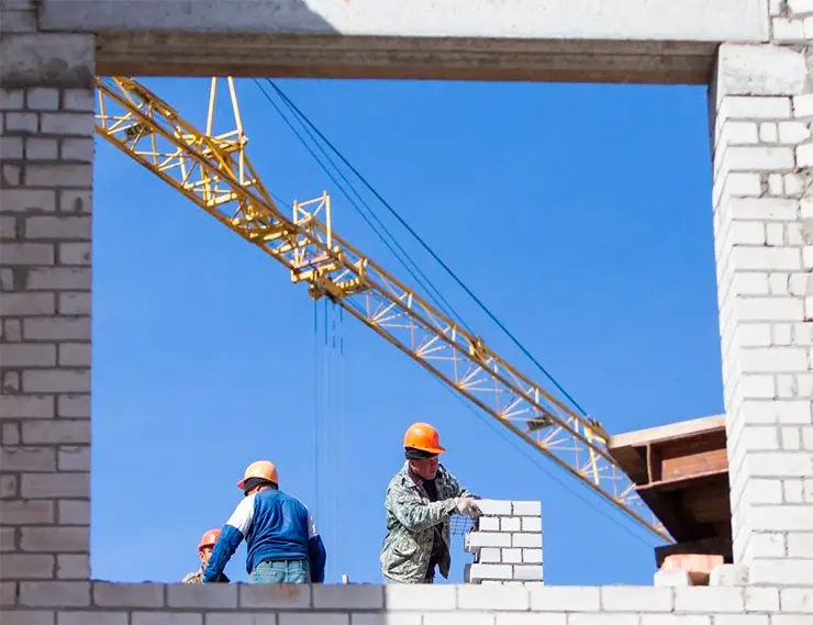 Хуснуллин сообщил, что дефицит рабочих в сфере строительства достигает около 2 млн человек