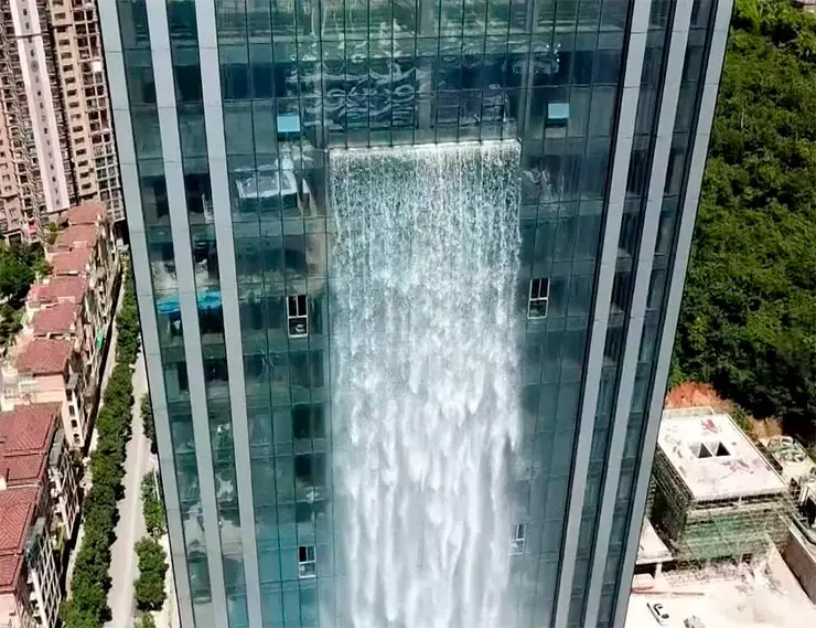 Водопад в остеклении небоскреба – конкурентное преимущество на рынке недвижимости