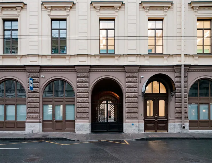 Школам Петербурга вернут исторические окна
