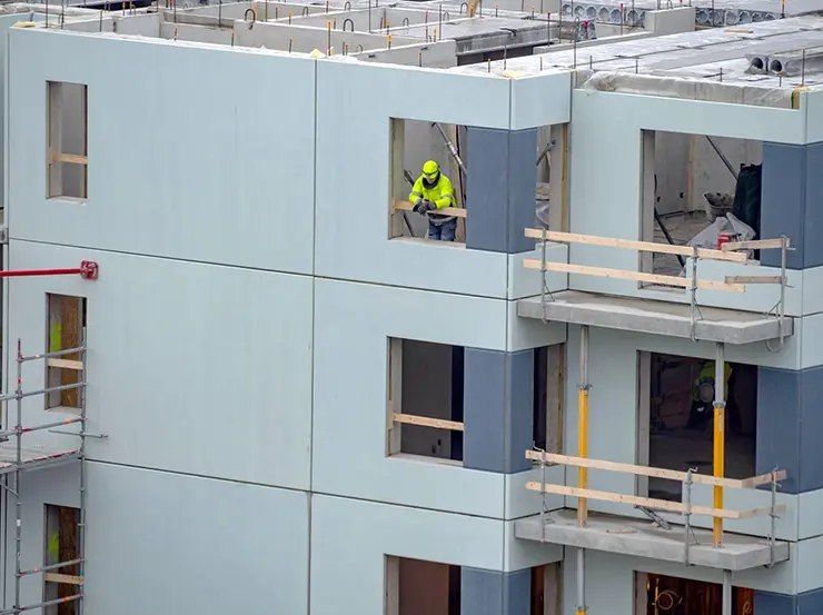 Каждый шестой работник строительных предприятий в России является иностранцем