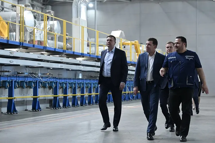 Свердловский губернатор посетил узбекское производство листового стекла 