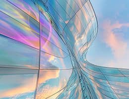 В Челябинске запустили первое в РФ производство больших изогнутых стеклопакетов