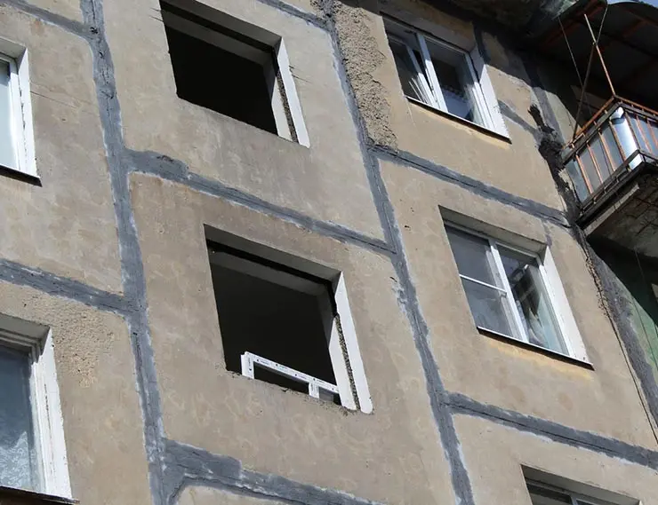 Москве потребуются новые окна для масштабного ремонта подъездов