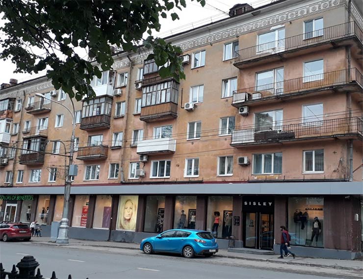 Жителям Комсомольского проспекта в Перми придётся расстаться с остеклением балконов