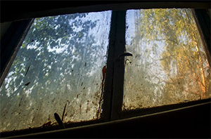 Неисправные подъездные окна и двери выявили сотрудники Госжилинспекции Подмосковья