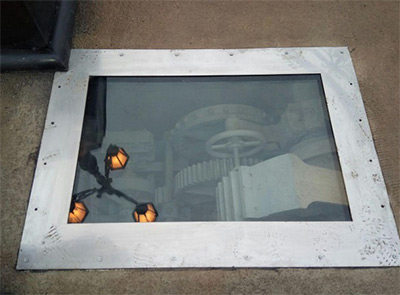 «Хотели проверить на прочность»: разбитое смотровое окно на Деревянном мосту в Калининграде восстановят за 100 тысяч рублей