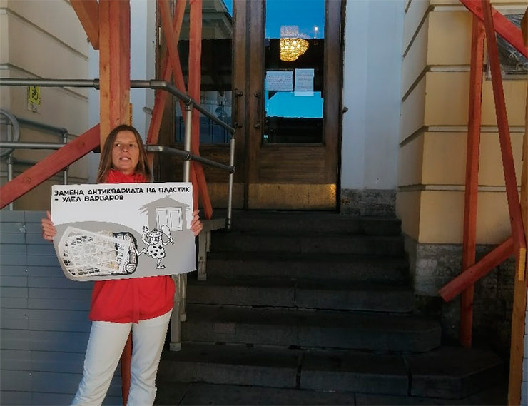 В Санкт-Петербурге проходят пикеты против уничтожения деревянных окон