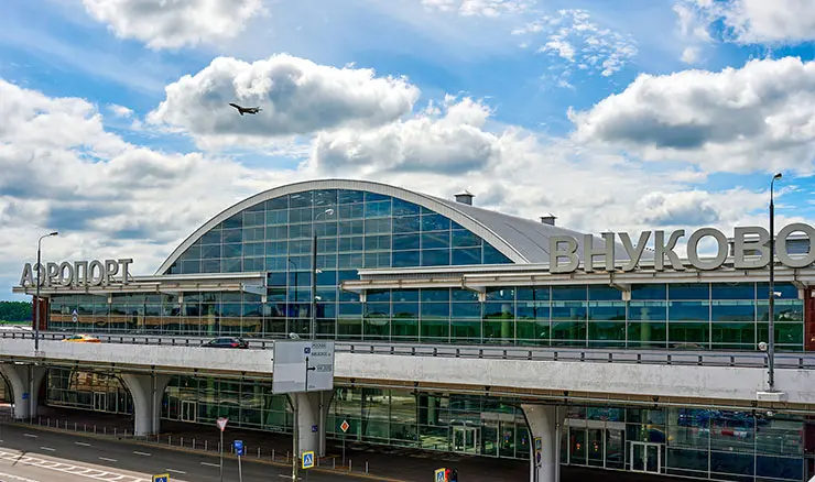 После прорыва стеклянной крыши Внуково ищет монтажников для ремонта за 51 млн рублей