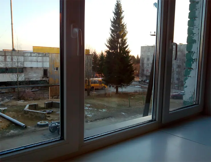 Бизнесмен поддержал инициативу главы Карелии и поставил новые окна в квартире многодетной семьи 
