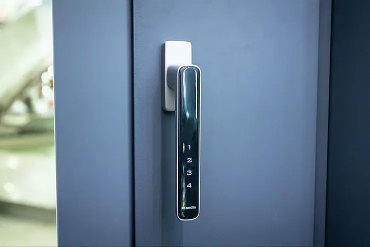 Новинка торговой программы: оконная ручка с контролем доступа