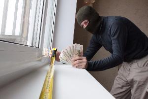 В Челябинской области мошенники делают ремонт окон под прикрытием чужого бренда