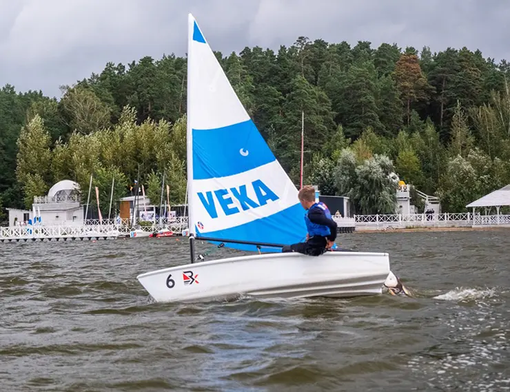 Старт дан: в Приморске при поддержке VEKA впервые прошли детские гонки на лодках RX-1