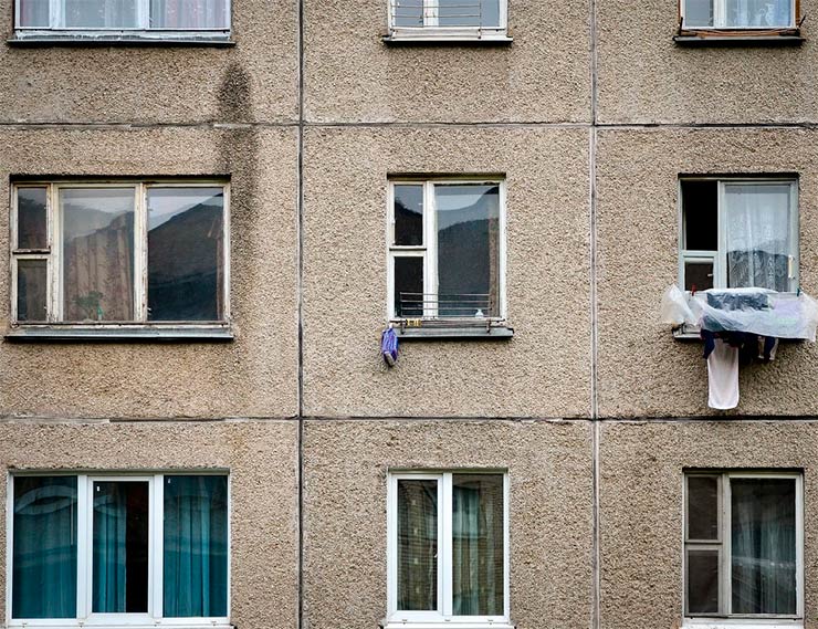 $300 000 ущерба и сотни пострадавших. Как белорусы по всей стране мечтали о новых окнах, но так их и не дождались