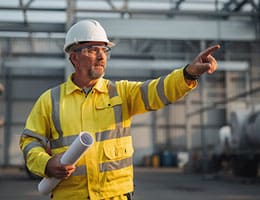 Файзуллин заявил о риске увеличения дефицита строителей в России class= Файзуллин заявил о риске увеличения дефицита строителей в России