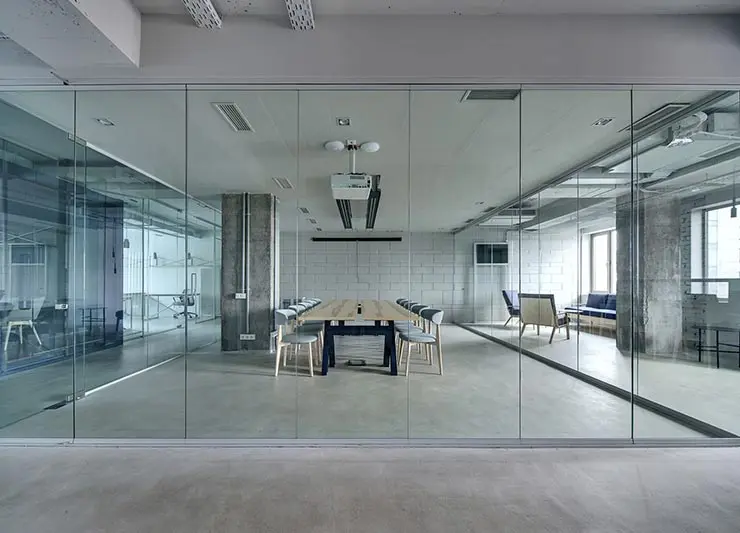 10 аргументов в пользу применения стеклянных перегородок в офисной среде