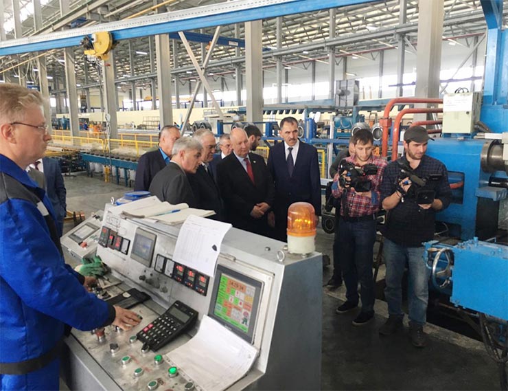 Министр по делам Северного Кавказа посетил завод алюминиевых профилей «РИАК»