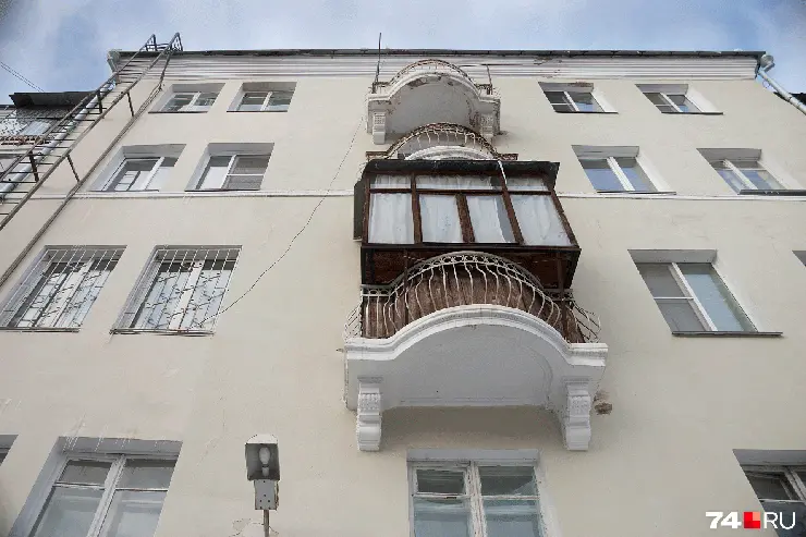 Россиян предупредили о наказании за остекление балкона