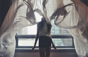 Красноярка засудила студию штор за карнизы на липучках