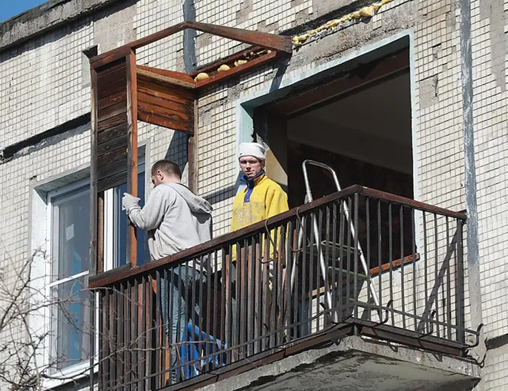Самовольное остекление балконов тормозит капремонт жилых домов в Петербурге