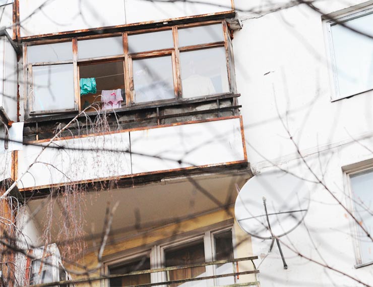 Почему на балконе нельзя оставлять окна открытыми – рассказали в МЧС