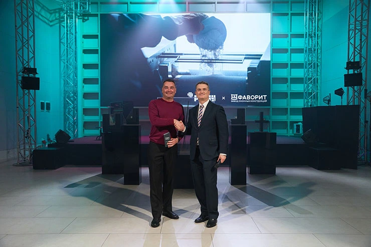 РЕХАУ поздравляет компанию «Фаворит» с 20-летием успешной работы на оконном рынке