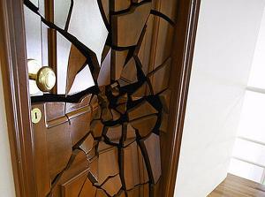 «ЭлитМассив» оставил челябинцев без дверей 