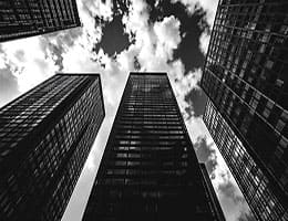 ЕРЗ.РФ: Доля брендов застройщиков, которые прекратили строить, превысила 60%