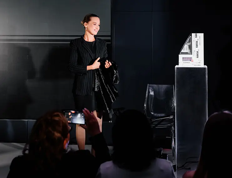 Презентация оконного уголка из системы DIAMANT Презентация оконного уголка из системы DIAMANT