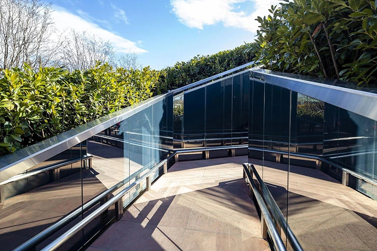 Зеркальный лабиринт в Парке Краснодар