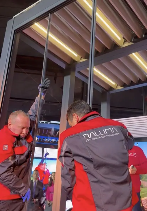 Установка системы слайд в алюминиевую перголу специалистами RALUMA