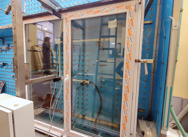 Испытание оконного блока на водонепроницаемость