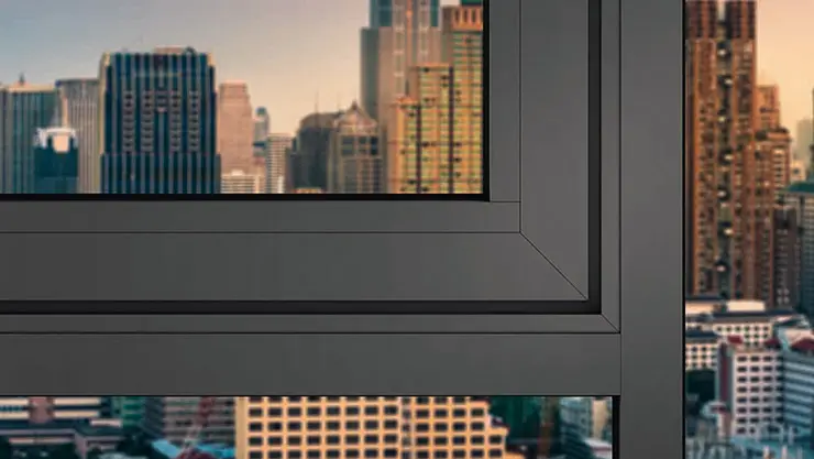 Скрытая фурнитура снижает риск продуваний и повышает стойкость к порывам ветра